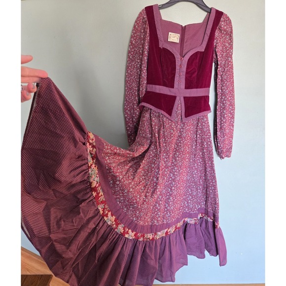Gunne Sax Dresses & Skirts - VTG 1970s Gunne Sax Velvet Prairie Dress XXS 24" Waist Purple Floral Tea Length